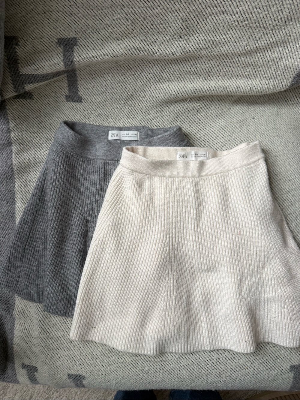 Zara girls Ribbed Knit Skirt - Cream and Gray
